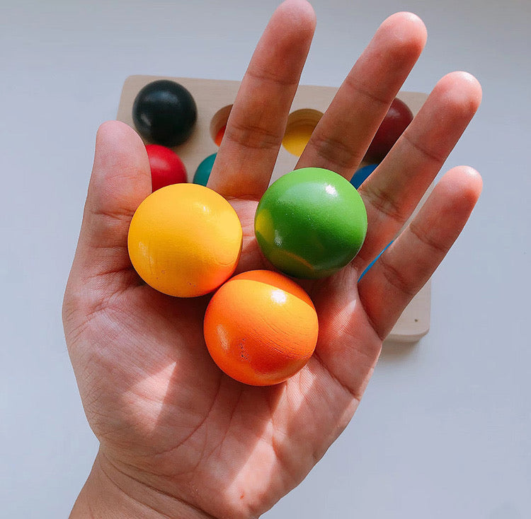 12 Rainbow Wooden Balls with Colour Sorting Tray