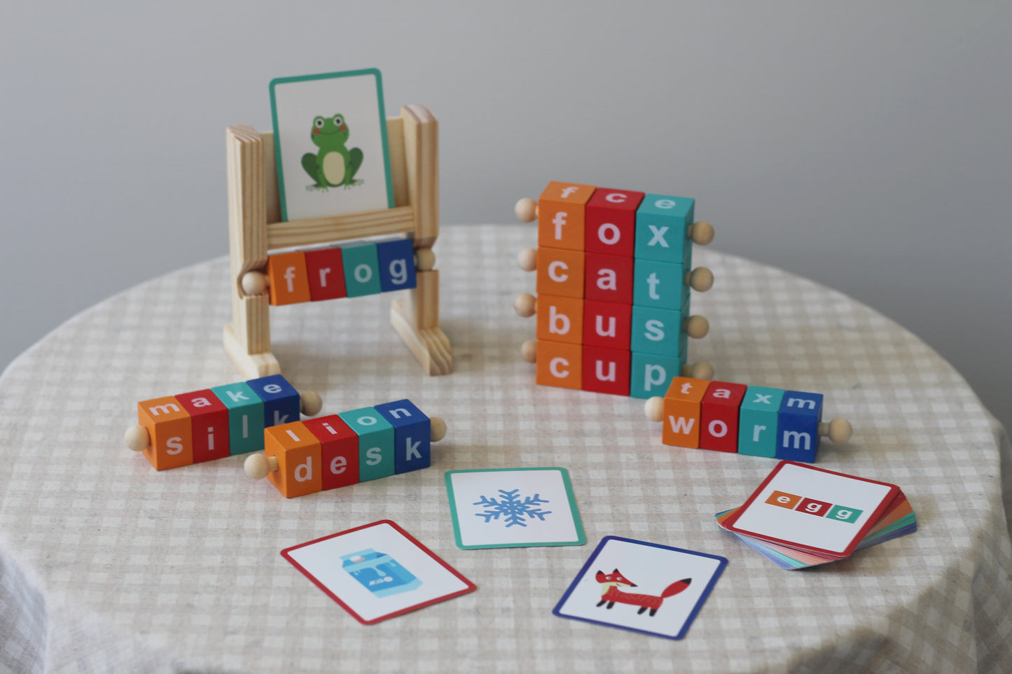 Spin-and-Read Word Builder Blocks with Flashcards