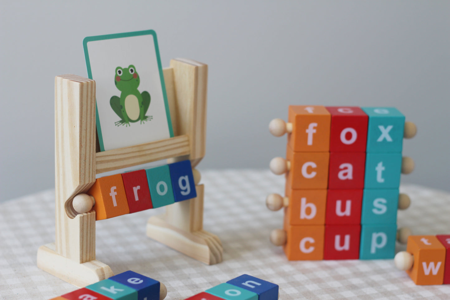 Spin-and-Read Word Builder Blocks with Flashcards