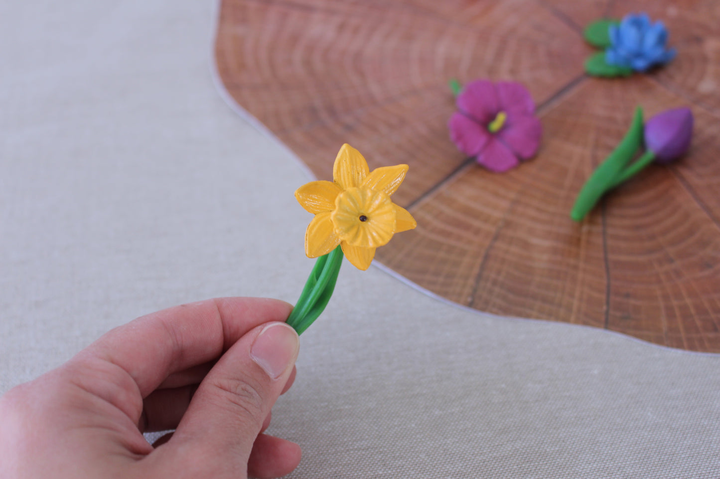 Beautiful Flowers Around the World - Set of Figurines